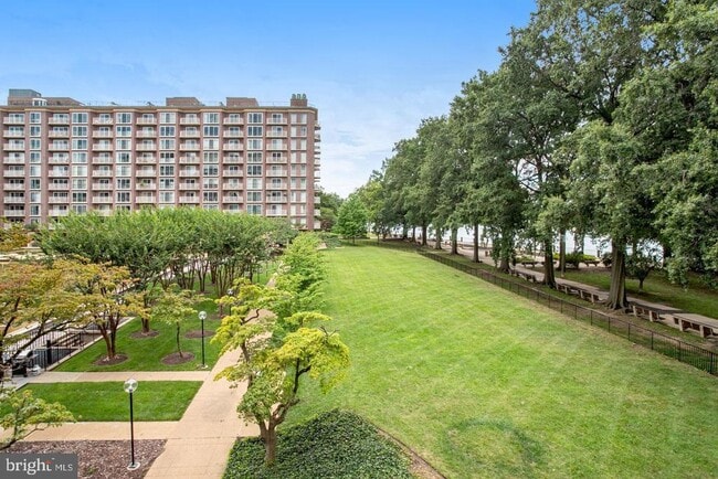 Building Photo - 560 N St SW