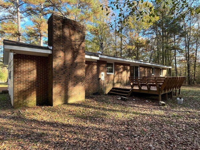 Building Photo - Charming 3BD, 2BA Wake Forest Home on a Large, Private Lot with a Detached 2-Car Garage, Providin...