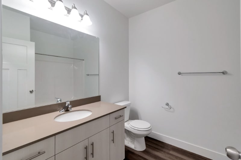 Building Photo - 710 715 S