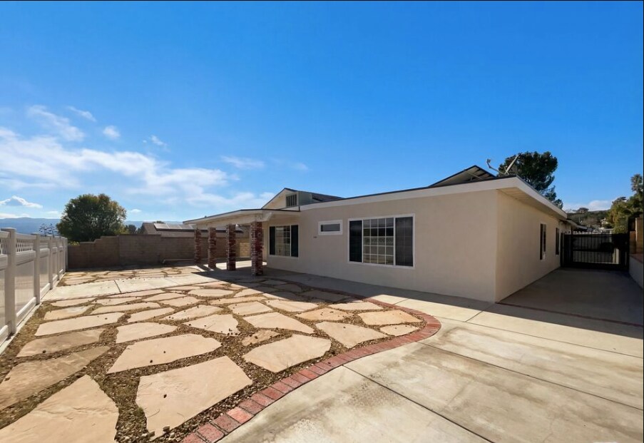 Building Photo - 26842 Palacete Dr