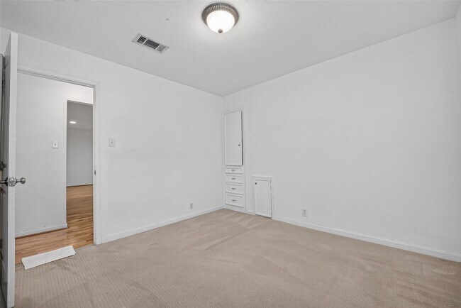 Building Photo - 5310 Indigo St