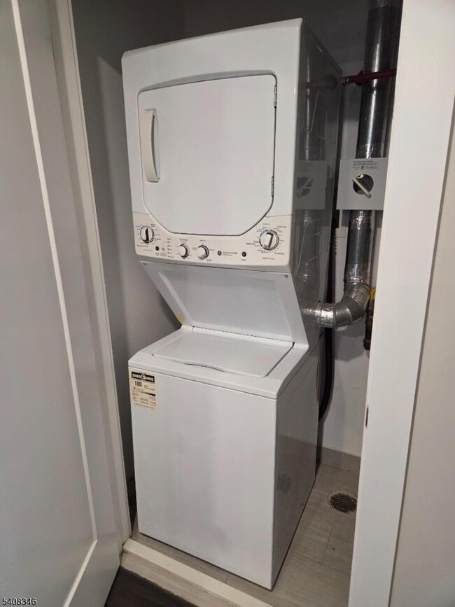 Building Photo - 59 Willet St