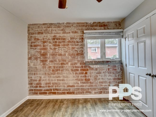Building Photo - 221 Lampkin St