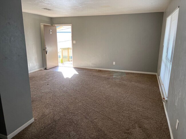 Building Photo - 2010 Bradford Ct