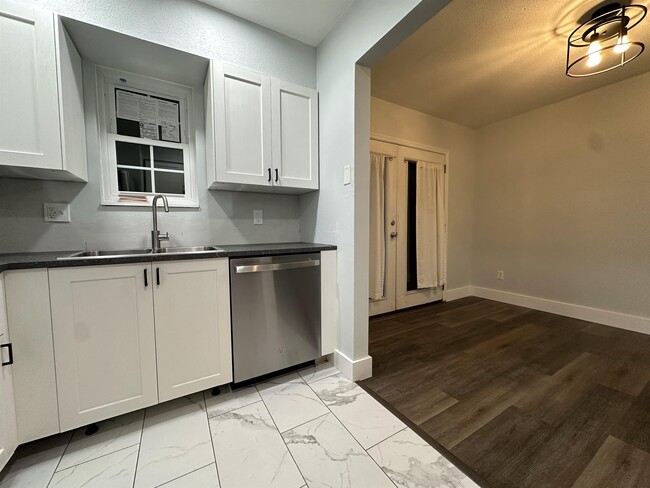 Building Photo - 1951 N Meridian Rd