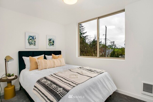 Building Photo - Beacon Hill Living: Contemporary Townhome ...
