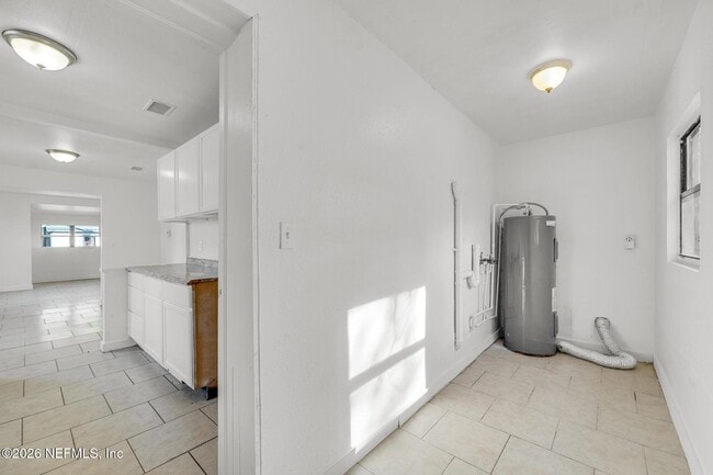 Building Photo - 1830 W 27th St