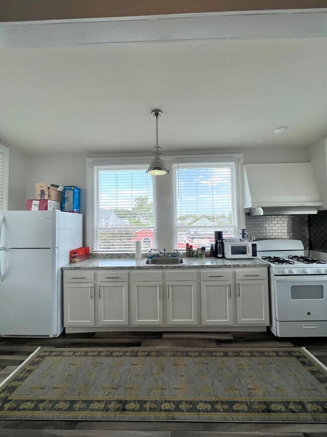 Building Photo - Charming 1BD/1BA in fantastic Uptown location!