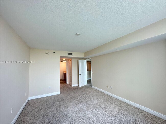 Building Photo - 2681 N Flamingo Rd