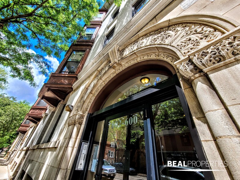 Building Photo - 604 W Surf St