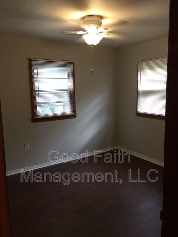 Building Photo - 405 Rachael St