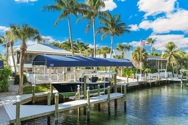 Building Photo - 161 1st St E