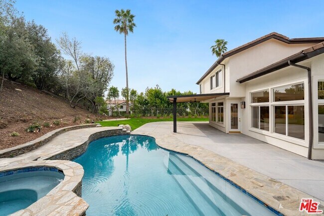 Building Photo - 18500 St Moritz Dr