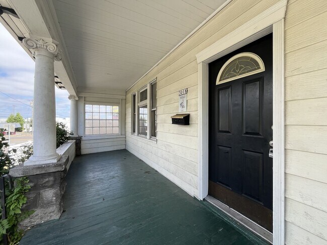 Building Photo - 3018 SE 7th Ave