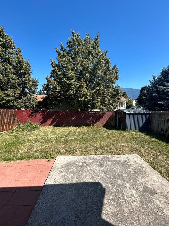 Building Photo - Columbia Falls 3 Bedroom Townhome!