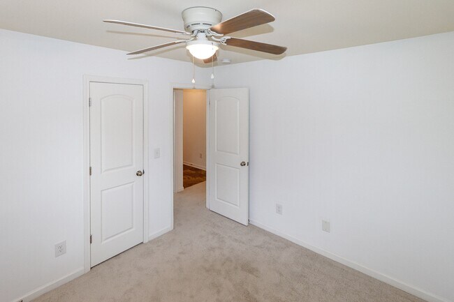 Building Photo - 31 Southfork Dr