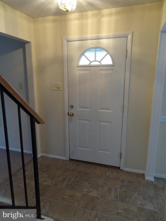 Building Photo - 2074 Lake Grove Ln