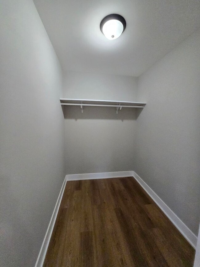 Building Photo - 3812 W Maypole Ave