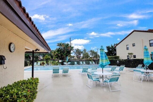 Building Photo - 4626 Lucerne Lakes Blvd E