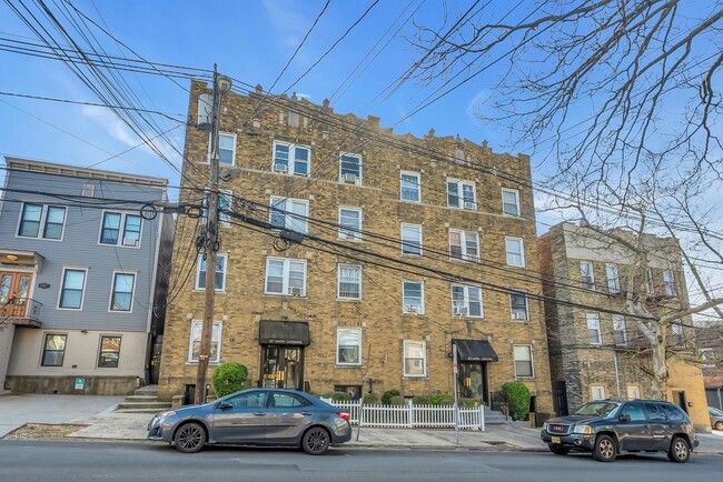 Building Photo - 127 Carlton Ave