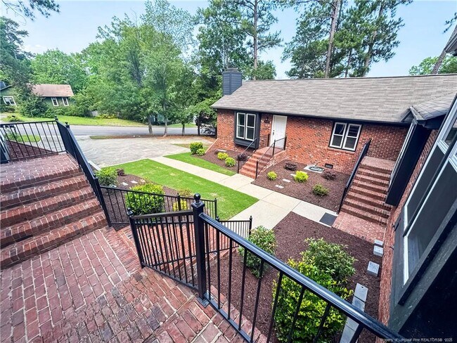 Building Photo - 535 Coronation Dr