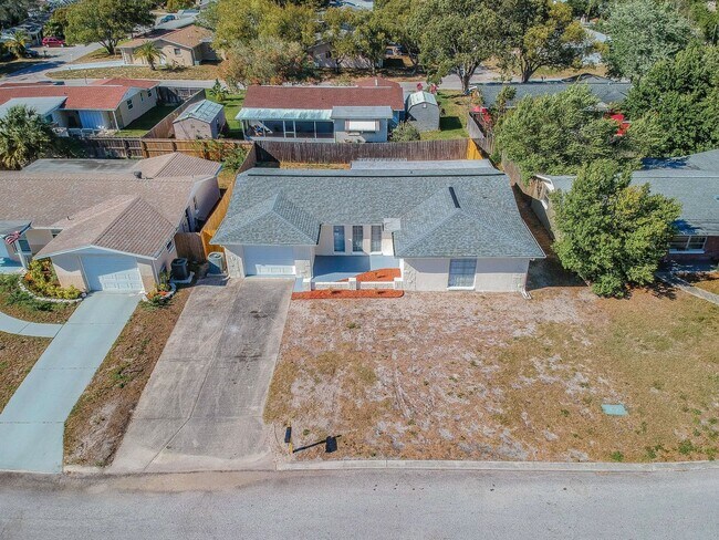 Building Photo - 3/2/1 in Port Richey