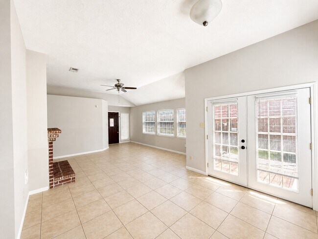 Building Photo - 7142 River Garden Dr