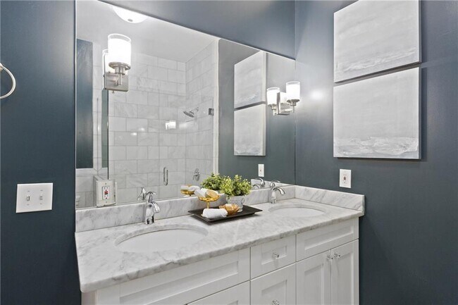 Building Photo - 481 Hill St SE