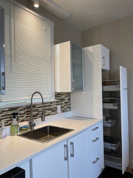 Building Photo - 1715 Arlington Ave