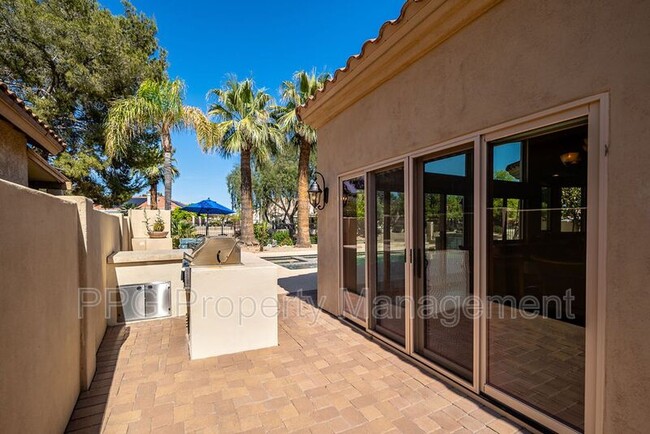 Building Photo - 4725 N Brookview Terrace