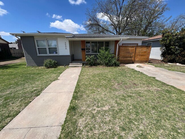 Building Photo - Pre Leasing for fall 2026! 3/2 in Medical District