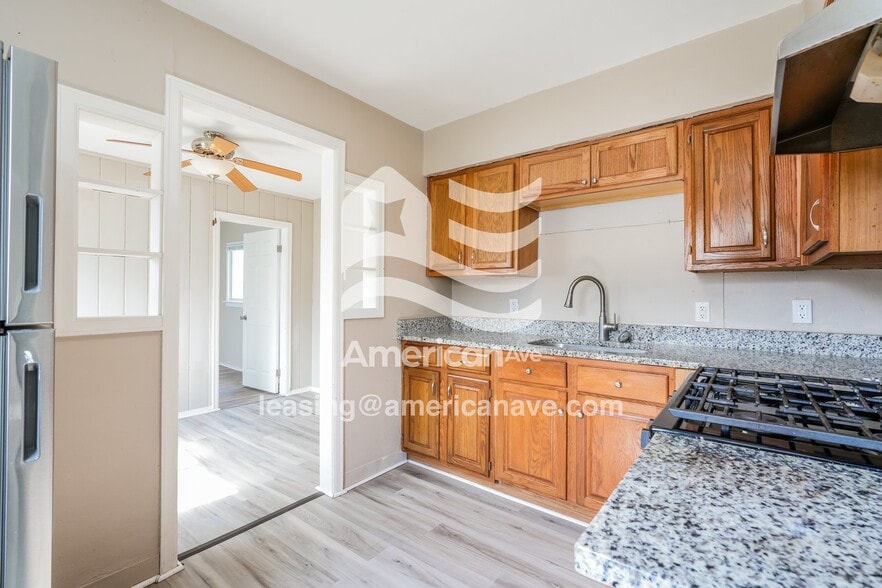 Building Photo - 2109 Oliver St