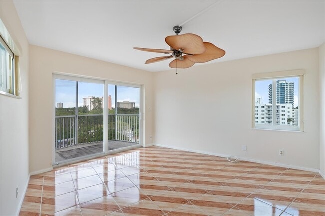 Building Photo - 720 Bayshore Dr