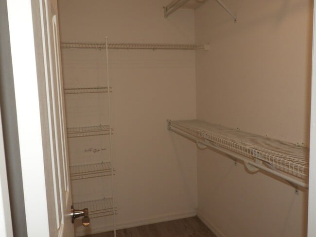 Building Photo - 1520 Vista Lake Cir