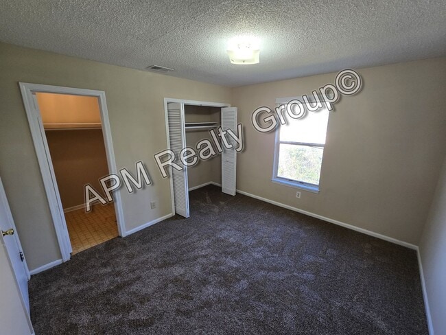 Building Photo - Upstairs two-bedroom apartment. 50% off first month's rent!