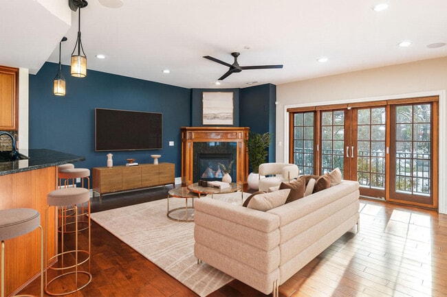 Building Photo - 934 W Huron St