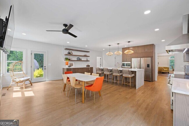 Building Photo - 9950 Farmbrook Ln