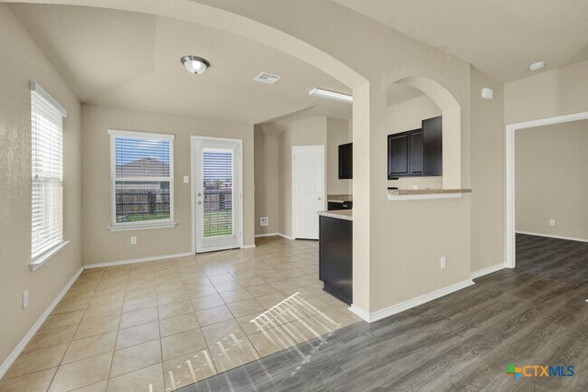 Building Photo - 1512 Doncaster Dr