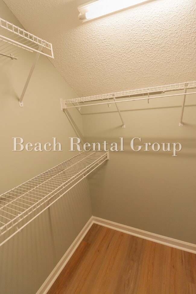 Building Photo - End Unit Townhome in Carolina Forest