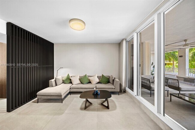 Building Photo - 785 Crandon Blvd