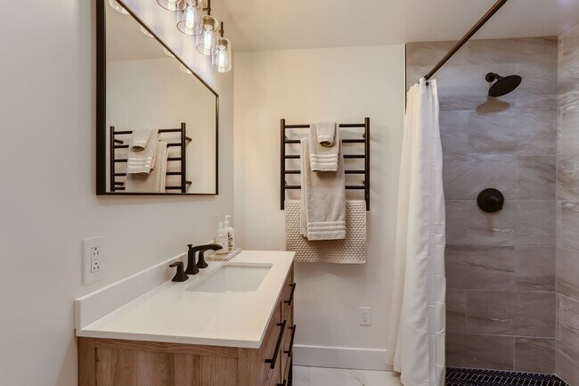 Building Photo - GORGEOUS 4BD/ 3BA MOUNTAIN HOME in Boulder, CO- Available 7/10/26!
