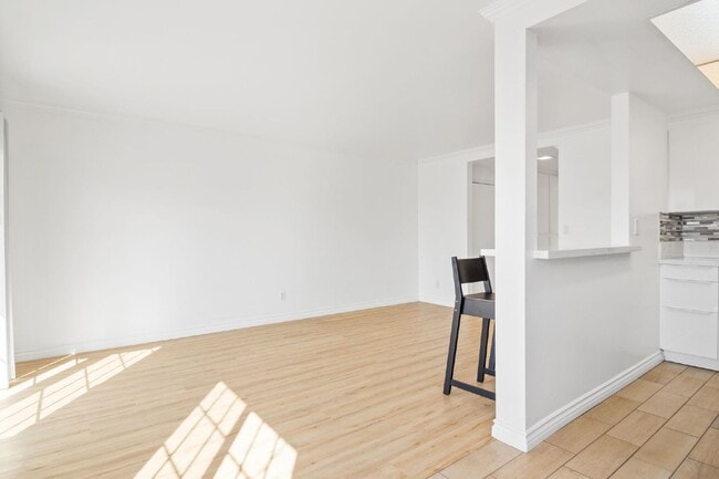 Building Photo - Stylish 1-Bedroom Apartment with Private B...