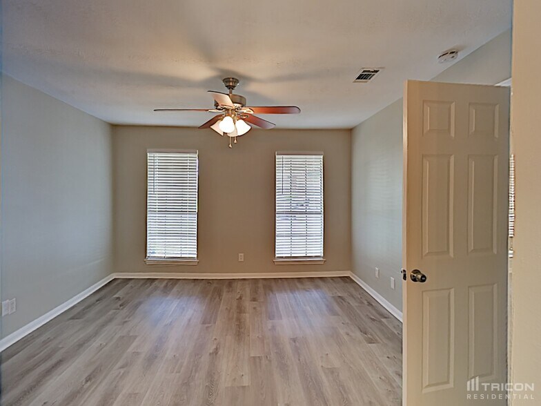 Building Photo - 1411 Chart Dr