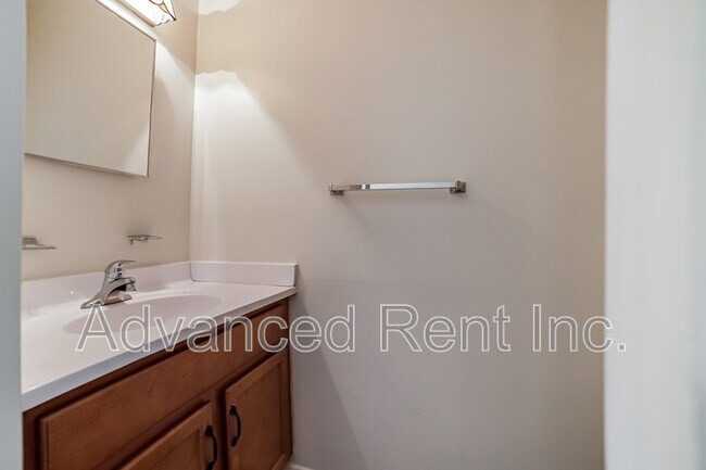 Building Photo - 10 Watkins Glen Ct