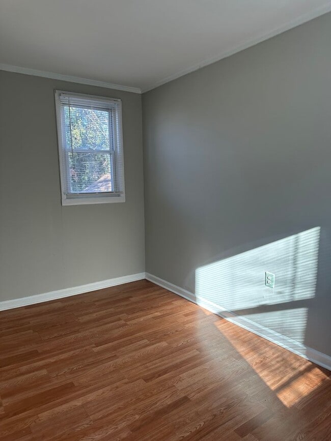 Building Photo - Spacious Renovated Home! Den Space & Bonus Recreation Room in Basement! Central Air! W/D! 2 Car G...