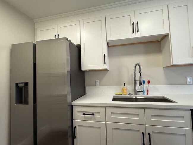 Building Photo - Recently Remodeled Condo in Villa La Jolla...