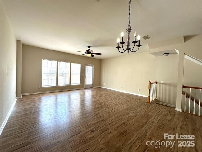 Building Photo - 15683 King Louis Ct