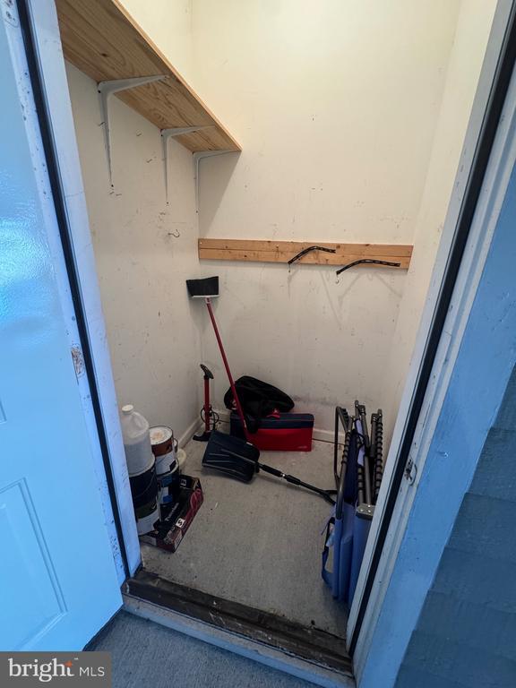 Building Photo - 1716 Lake Shore Crest Dr