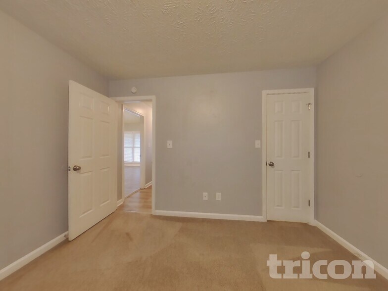 Building Photo - 411 Stewart Dr