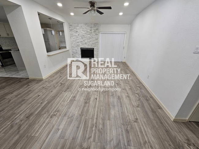 Building Photo - Gorgeous One Story Home in Sugar Land, TX